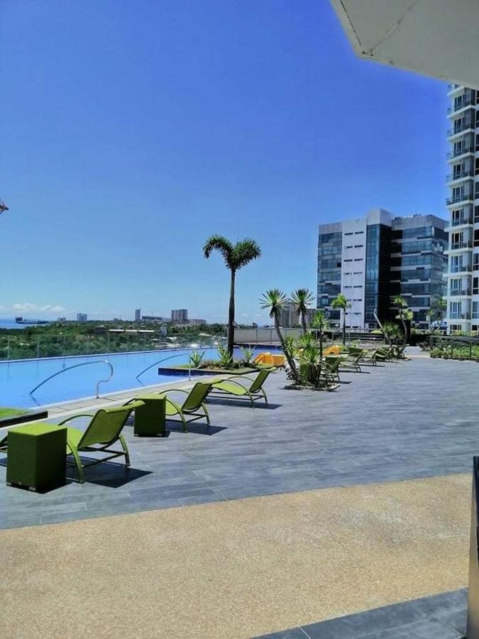 Mactan Newtown Beach Condo Мактан Екстериор снимка