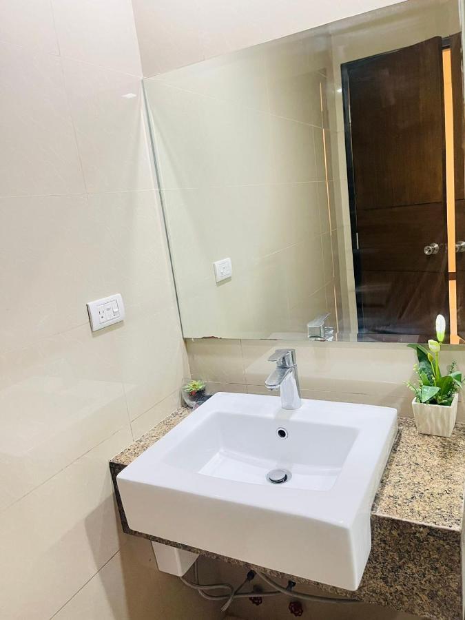 Mactan Newtown Beach Condo Мактан Екстериор снимка